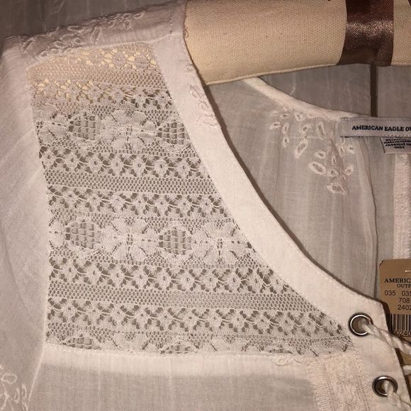 AE M NWOT Ivory Embroidered Bell Quarter Sleeve Flowy Lace up Cotton Blouse - Picture 6 of 11